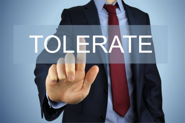 tolerate in Arabic