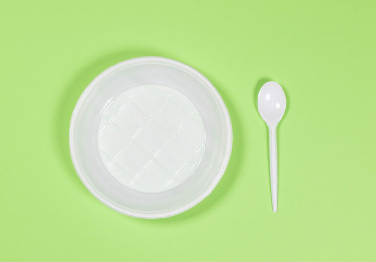 plastic plate in Arabic