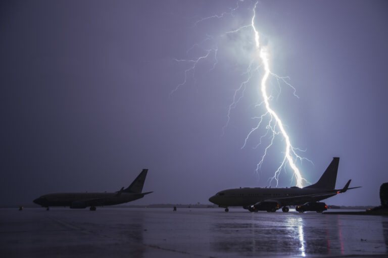 thunderstorm in Arabic