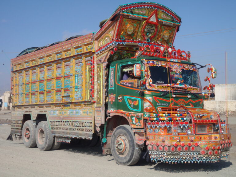 truck in Arabic