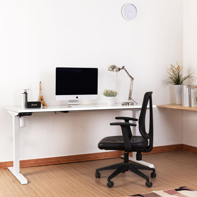 desk in Arabic