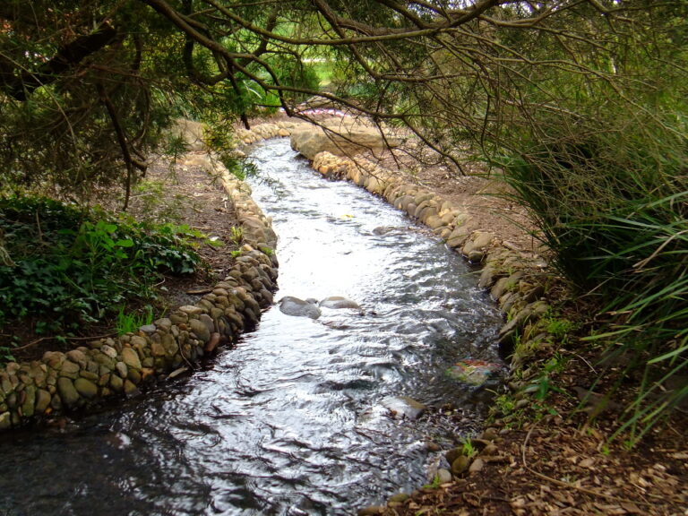 stream in Arabic